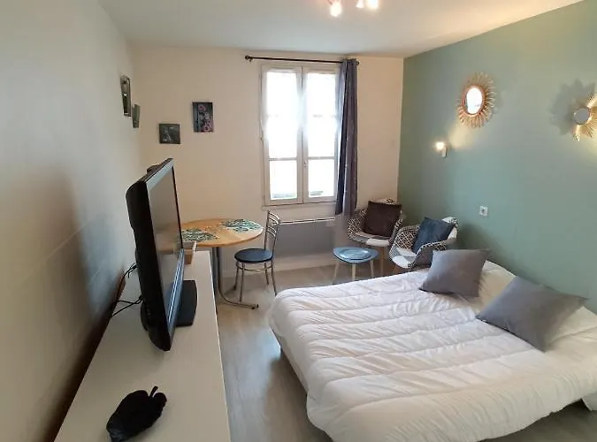 Confort Proche Cure Et Port De Plaisance