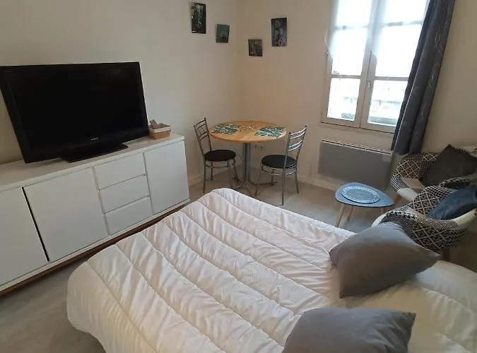 Confort Proche Cure Et Port De Plaisance