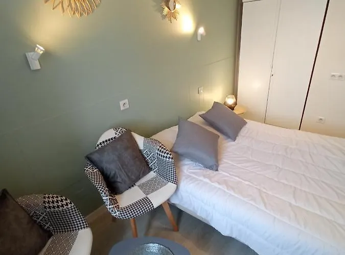 Confort Proche Cure Et Port De Plaisance